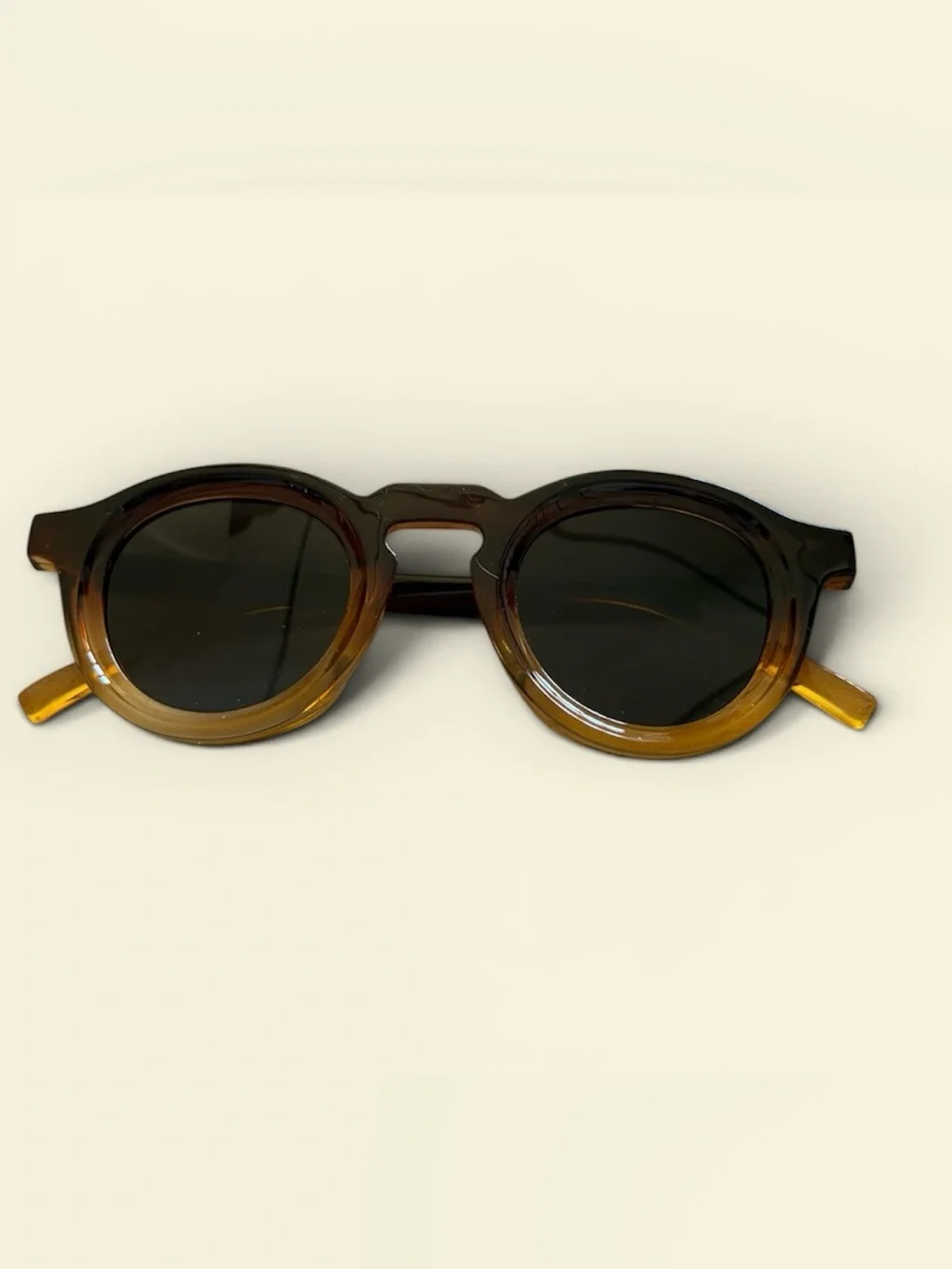 Retro gradient frame dark gray lens sunglasses